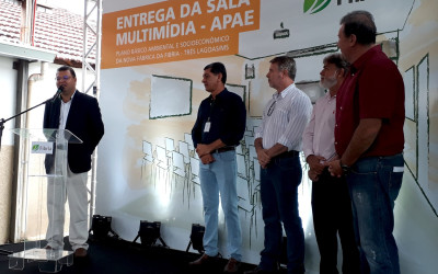 Fibria faz entrega e inauguração de sala multimídia para Apae de Três Lagoas 