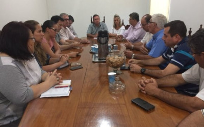 Deputado e representantes de entidades reúnem-se com governador para tratar a criminalidade em Três Lagoas
