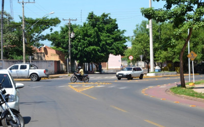 Parte da avenida Aldair Rosa Oliveira e rua Elmano Soares passam a ter sentido único no centro de Três Lagoas