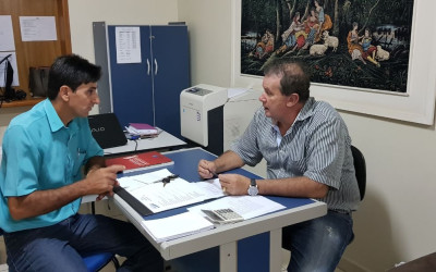 Presidente de centro rural de Arapuá visita deputado e pede apoio junto a Agraer