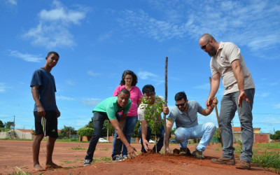 Campo de futebol do jardim Flamboyant é beneficiado com o projeto Áreas Mais Verdes 