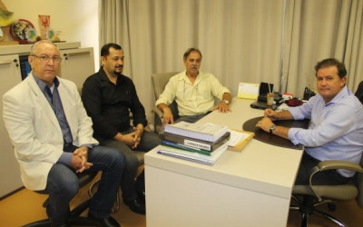 Deputado Eduardo Rocha recebe representantes da Seleta para discutirem emendas parlamentares 