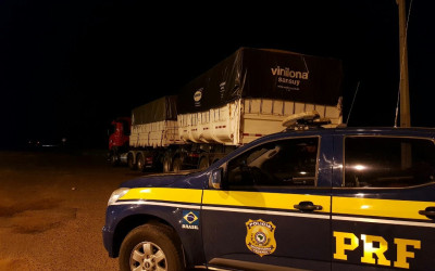 Polícia Rodoviária Federal recupera caminhão bi-trem furtado e clonado
