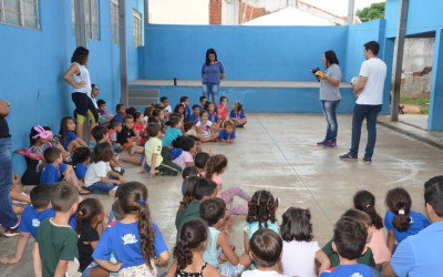 Saúde de Três Lagoas percorre escolas para falar da posse responsável de animais