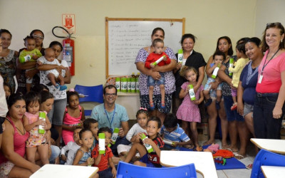 Crianças do CRAS São João recebem kits de higiene bucal