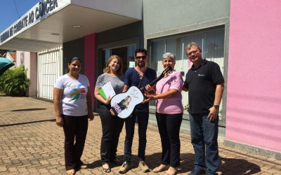 A Rede Feminina de Combate ao Câncer realiza no dia 14 de abril a 12ª edição do leilão beneficente e recebeu na manhã desta sext