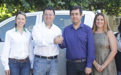 Caminhonete para fiscalização rural é doada pela Fíbria ao Imasul 
