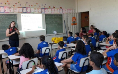Palestra sobre Depressão, automutilação e suicídio é ministrada na Escola Municipal Eufrosina Pinto