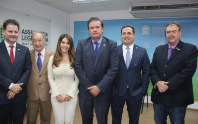 Eduardo Rocha, líder do MDB na Assembleia, anuncia que bancada deixa base de Reinaldo Azambuja