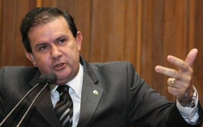 Eduardo Rocha prestigia homenagens às mães na Seleta, juntamente com vereadora Dharleng Campos