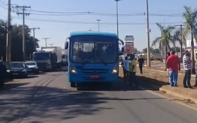 Protesto deixa postos sem combustível e ameaça parar comida e ônibus em Três Lagoas