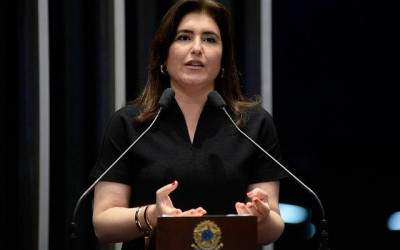 Pelo Twitter, Simone Tebet critica postura do planalto nas negociações com caminhoneiros