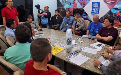 Vereadores participam de negociação salarial de servidores do município