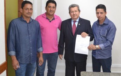 Deputado recebe pedido de materiais esportivos para escolas de Selvíria