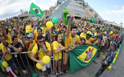 Torcida brasileira faz festa para a Seleção em Kazan