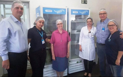 Metalfrio doa Freezers ao Hospital Auxiliadora para setor de nutrição