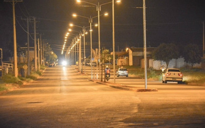  Prefeitura conclui iluminação pública na Avenida Frei Galvão
