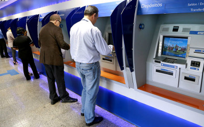 Caixa Econômica antecipa saque do FGTS para nascidos em março, abril e maio