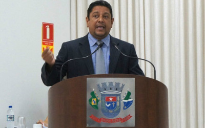 Moradores podem perder suas casas por acreditarem em discursos de prefeito e deputado, diz Câra