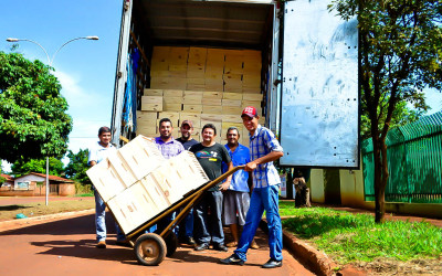 Empresa Fíbria doa 450 kits apiários para apicultores do município de Selvíria