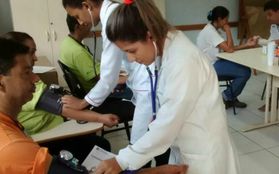 Prefeitura realiza palestras e exames para colaboradores de empresa e agentes comunitários