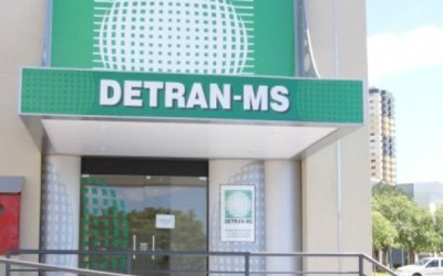 Detran notifica mais de dois mil proprietários de veículos apreendidos para leilão