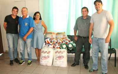 Secretaria de Esportes recebe materiais esportivos da Fundesporte