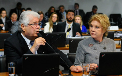 Vai a plenário projeto que legaliza casamento homossexual; senador Magno Malta diz que é uma aberração