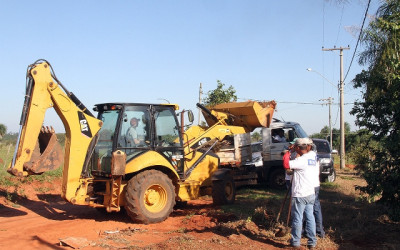 Arapuá e Garcia recebem ações do Meu Bairro Limpo