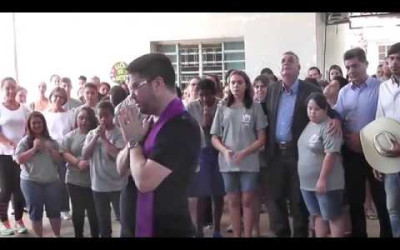 APAE recebe ônibus de R$ 300 mil da Fibria e melhora transporte de alunos