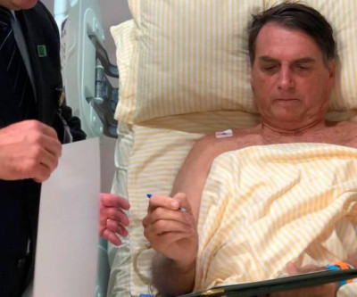 Bolsonaro tem febre e “imagem compatível com pneumonia”, diz hospital