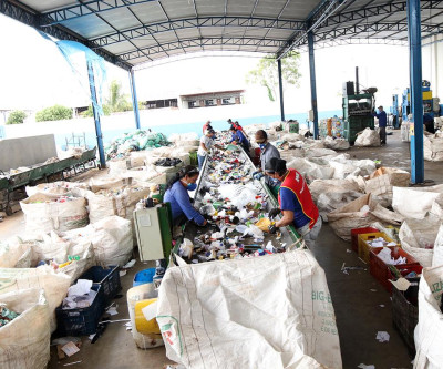 Coleta Seletiva contribui com o meio ambiente e garante sustento de 25 famílias três-lagoenses
