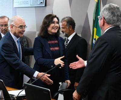 CCJ oficializa senadora Simone Tebet como presidente