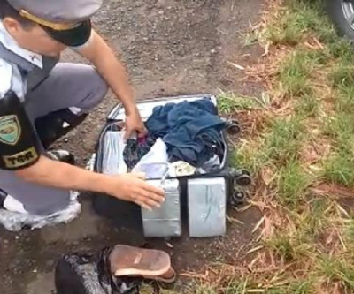 Homem é preso transportando tabletes de cocaína em ônibus