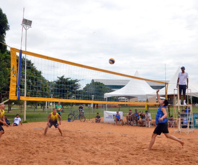 1º OPEN DE VÔLEI DE PRAIA agita fim de semana em Três Lagoas