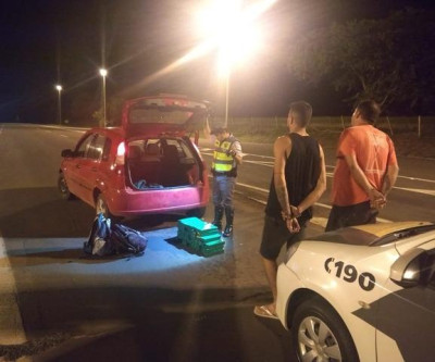 Dupla é presa com 43 tabletes de maconha na Rodovia SP 300 em Castilho