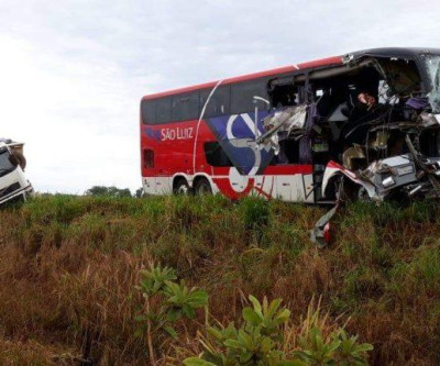 Ônibus da Viação São Luiz envolve em acidente com 11 feridos