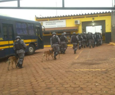 Após pente-fino em ala do PCC, detento é encontrado enforcado em cela