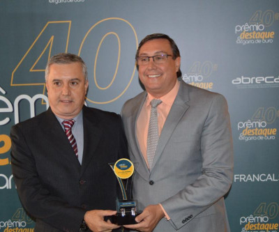 Kidy Calçados recebe troféu Destaque e Garra de Ouro