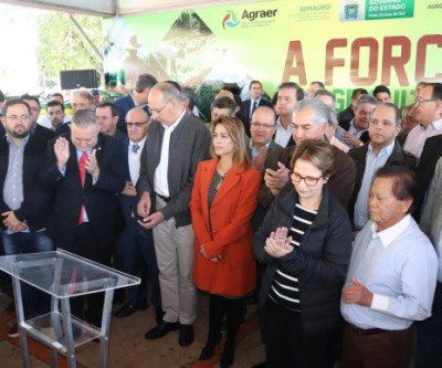 Com governador e ministra, Eduardo Rocha marca presença em entrega de maquinários para municípios