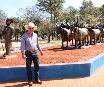 Praça do Jardim Alvorada ganha monumento “Junta de Bois”