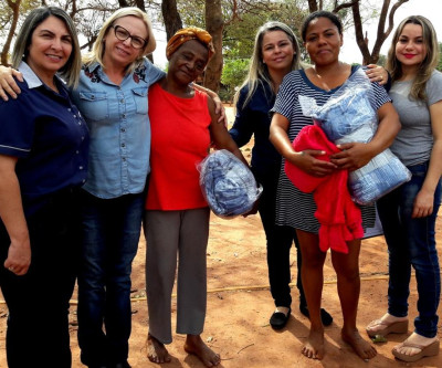 Moradores de Reassentamentos Pedra Bonita, Santana e Santa Emília recebem cobertores