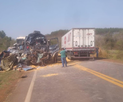 Motorista morre em colisão entre carretas na BR-163