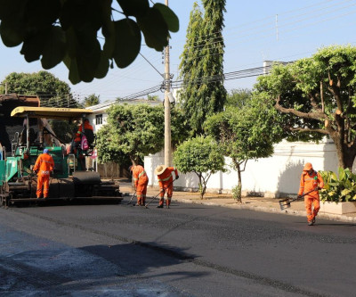 Do centro ao bairro, Rua Elmano Soares começa a receber recapeamento