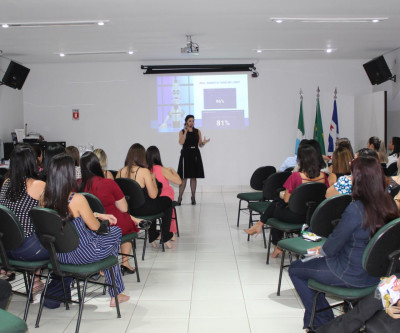 Unimed Três Lagoas comemora Dia da Secretária com palestra motivacional