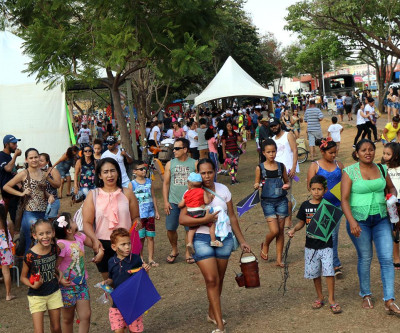 UMA LAGOA DE DIVERSÃO: comemoração do Dia das Crianças teve oficinas lúdicas, brinquedos e muita cultura