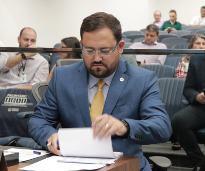 Marcio Fernandes questiona possível “taxa” sobre energia solar