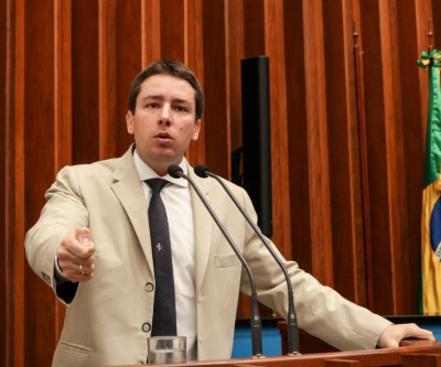 Deputado João Henrique defende a população e vota contra aumento de impostos