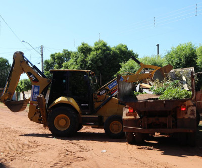 “Meu Bairro Limpo” retira 824 caminhões de lixo em 58 bairros