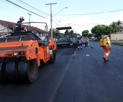 Rua Manoel Pedro de Campos começa a receber recapeamento